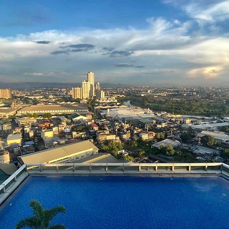 Classy 2Br Suite At Eastwood City With Pool And City Skyline View Manila Eksteriør billede