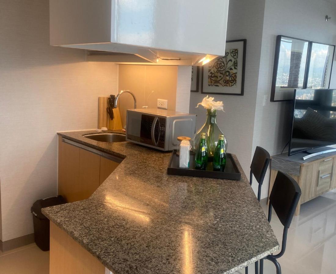Classy 2Br Suite At Eastwood City With Pool And City Skyline View Manila Eksteriør billede