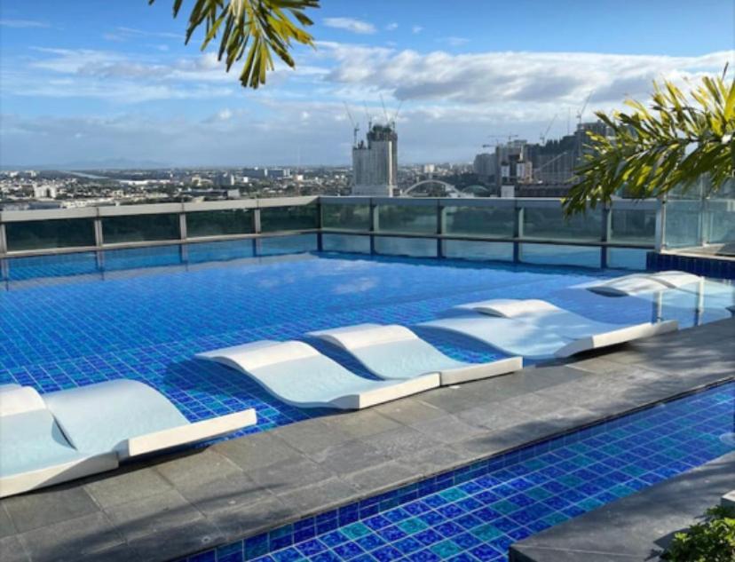 Classy 2Br Suite At Eastwood City With Pool And City Skyline View Manila Eksteriør billede