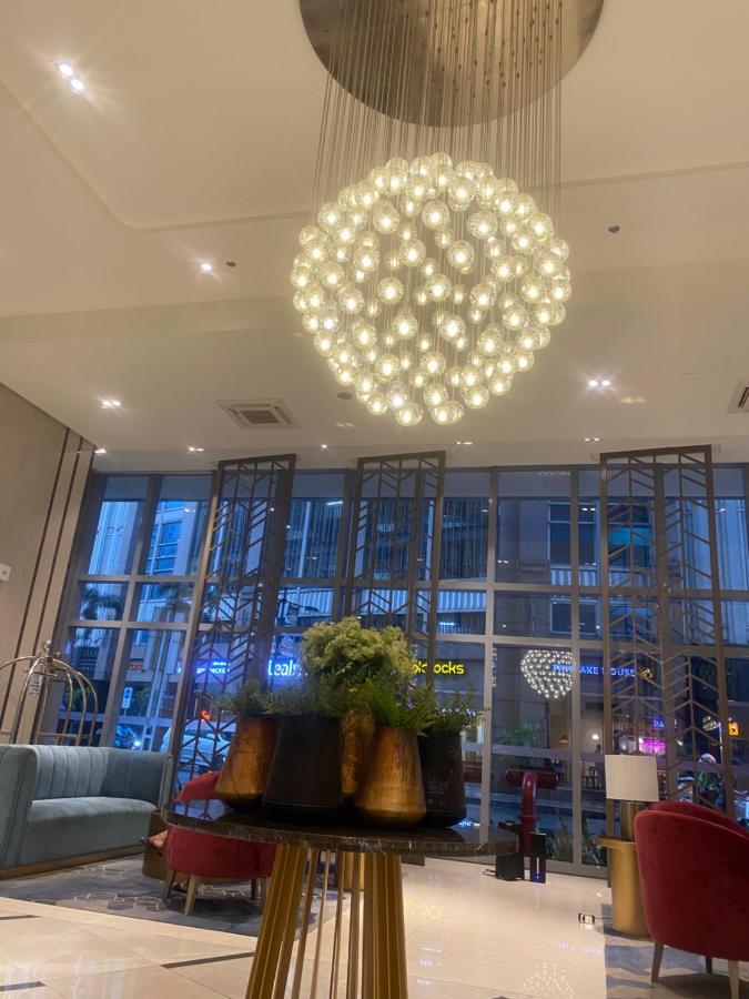 Classy 2Br Suite At Eastwood City With Pool And City Skyline View Manila Eksteriør billede