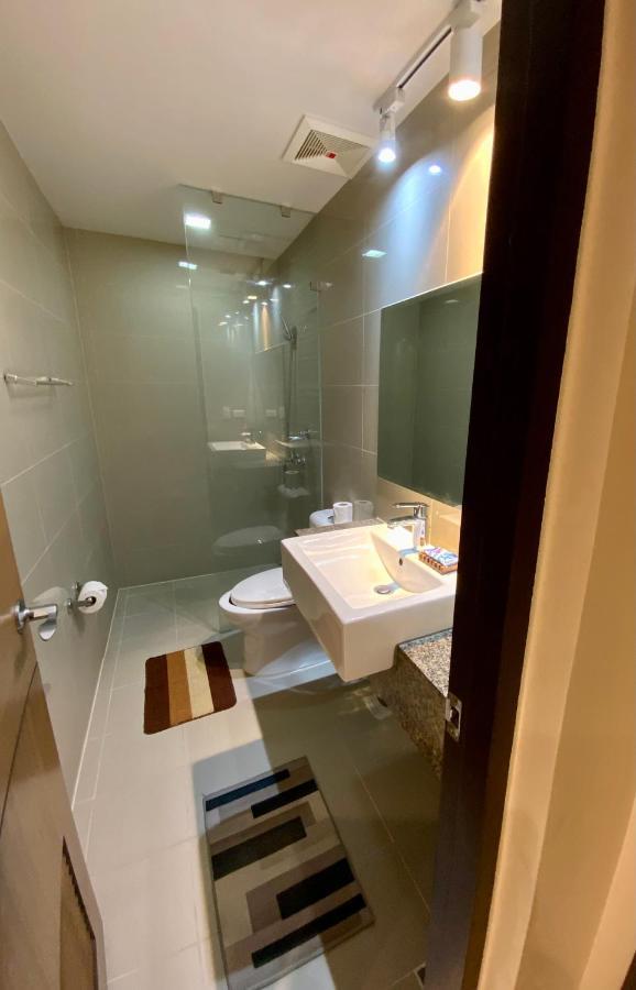 Classy 2Br Suite At Eastwood City With Pool And City Skyline View Manila Eksteriør billede