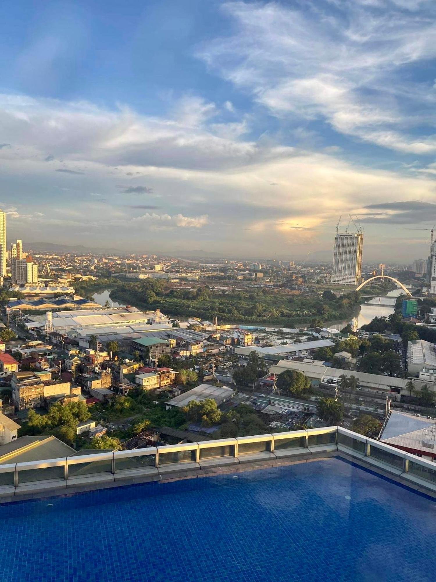 Classy 2Br Suite At Eastwood City With Pool And City Skyline View Manila Eksteriør billede
